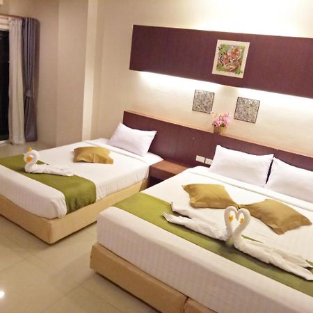 7 Sky Residency Hotel Patong Buitenkant foto