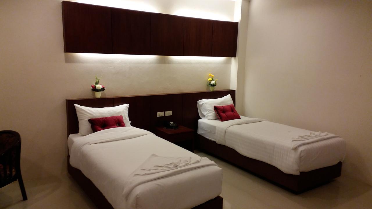 7 Sky Residency Hotel Patong Buitenkant foto