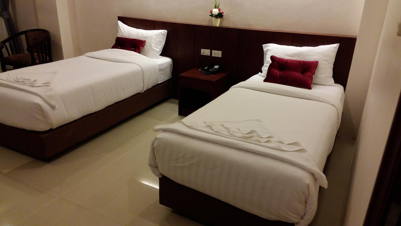 7 Sky Residency Hotel Patong Buitenkant foto
