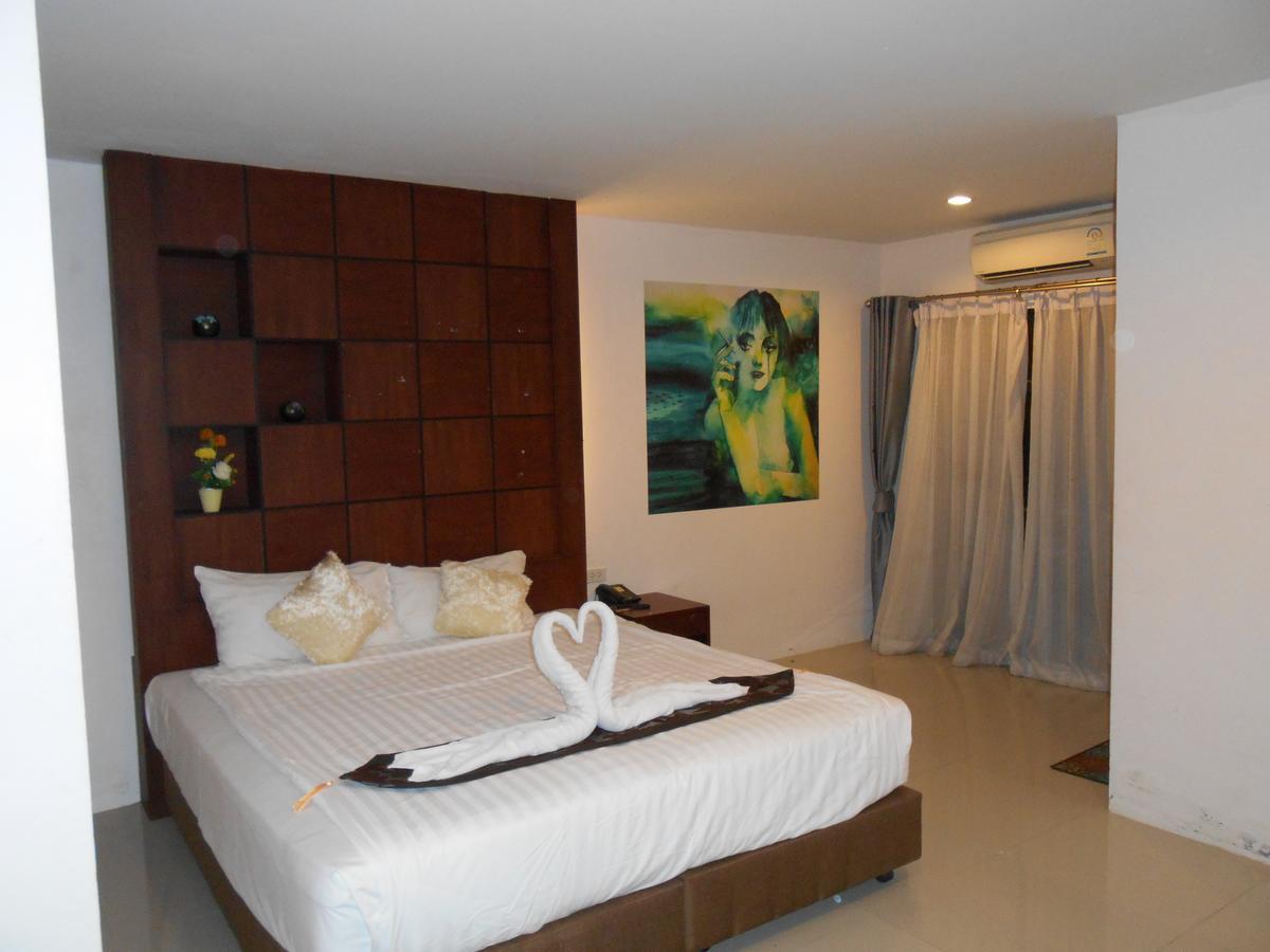 7 Sky Residency Hotel Patong Buitenkant foto