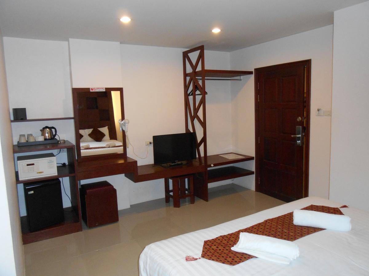 7 Sky Residency Hotel Patong Buitenkant foto