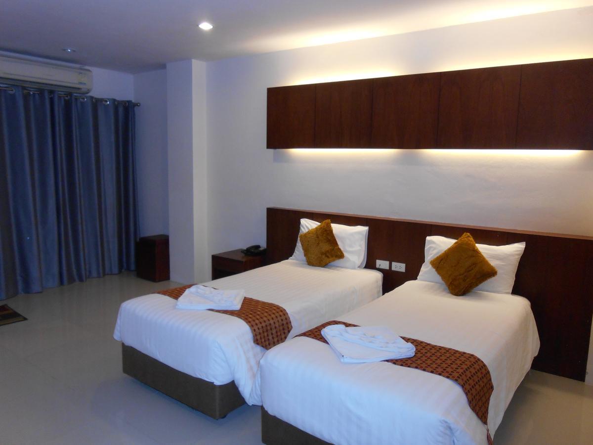 7 Sky Residency Hotel Patong Buitenkant foto