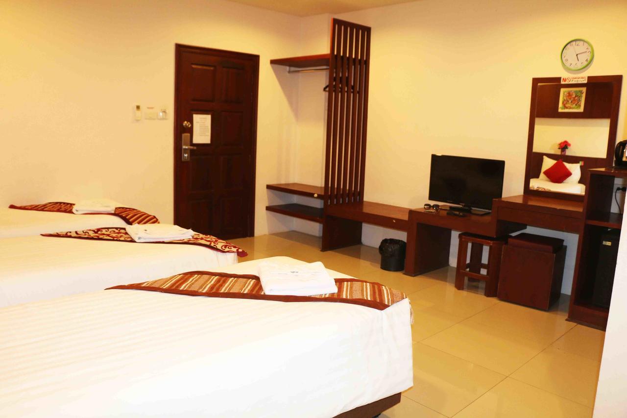 7 Sky Residency Hotel Patong Buitenkant foto