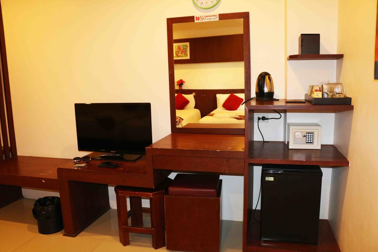7 Sky Residency Hotel Patong Buitenkant foto