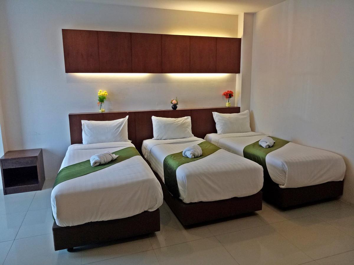 7 Sky Residency Hotel Patong Buitenkant foto