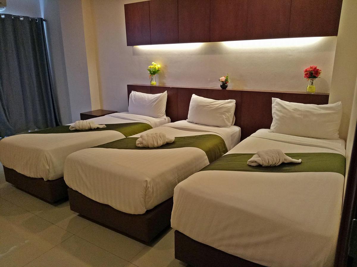 7 Sky Residency Hotel Patong Buitenkant foto