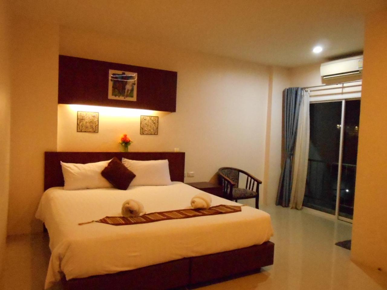 7 Sky Residency Hotel Patong Buitenkant foto