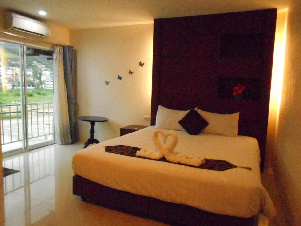 7 Sky Residency Hotel Patong Buitenkant foto