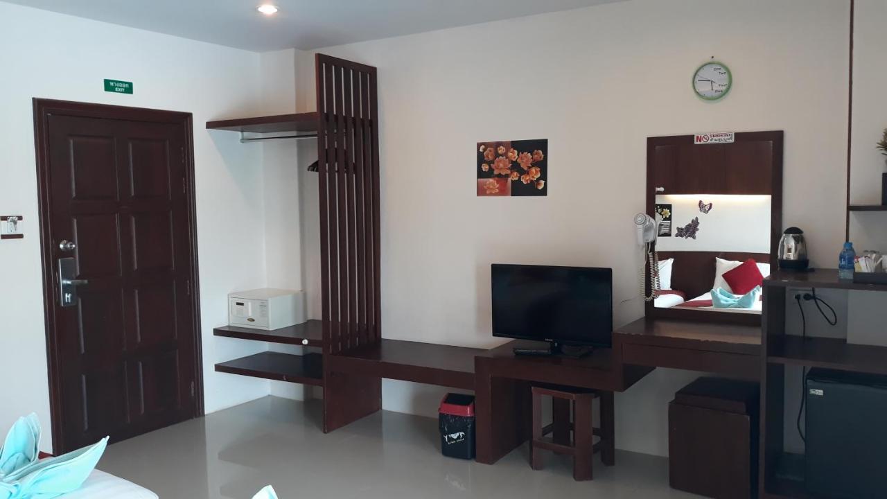 7 Sky Residency Hotel Patong Buitenkant foto
