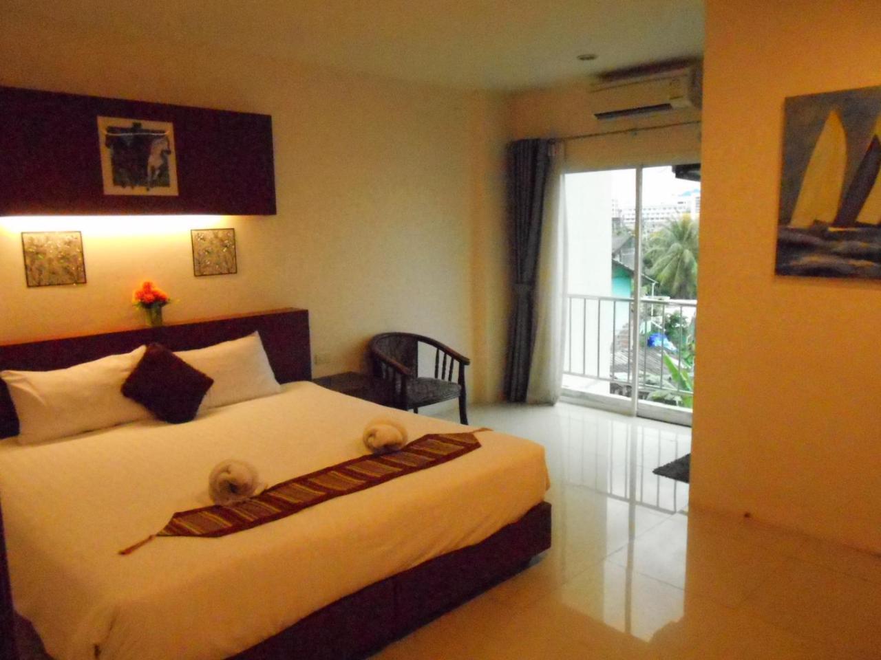7 Sky Residency Hotel Patong Buitenkant foto