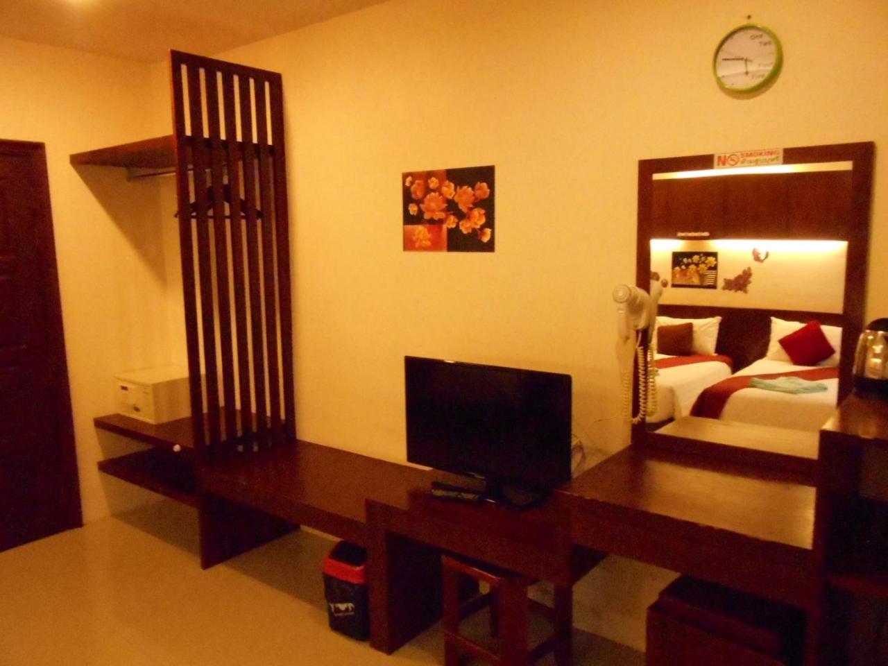 7 Sky Residency Hotel Patong Buitenkant foto