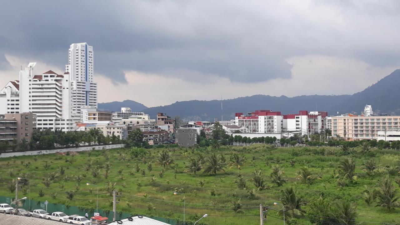 7 Sky Residency Hotel Patong Buitenkant foto