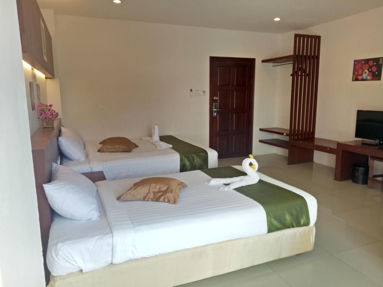 7 Sky Residency Hotel Patong Buitenkant foto