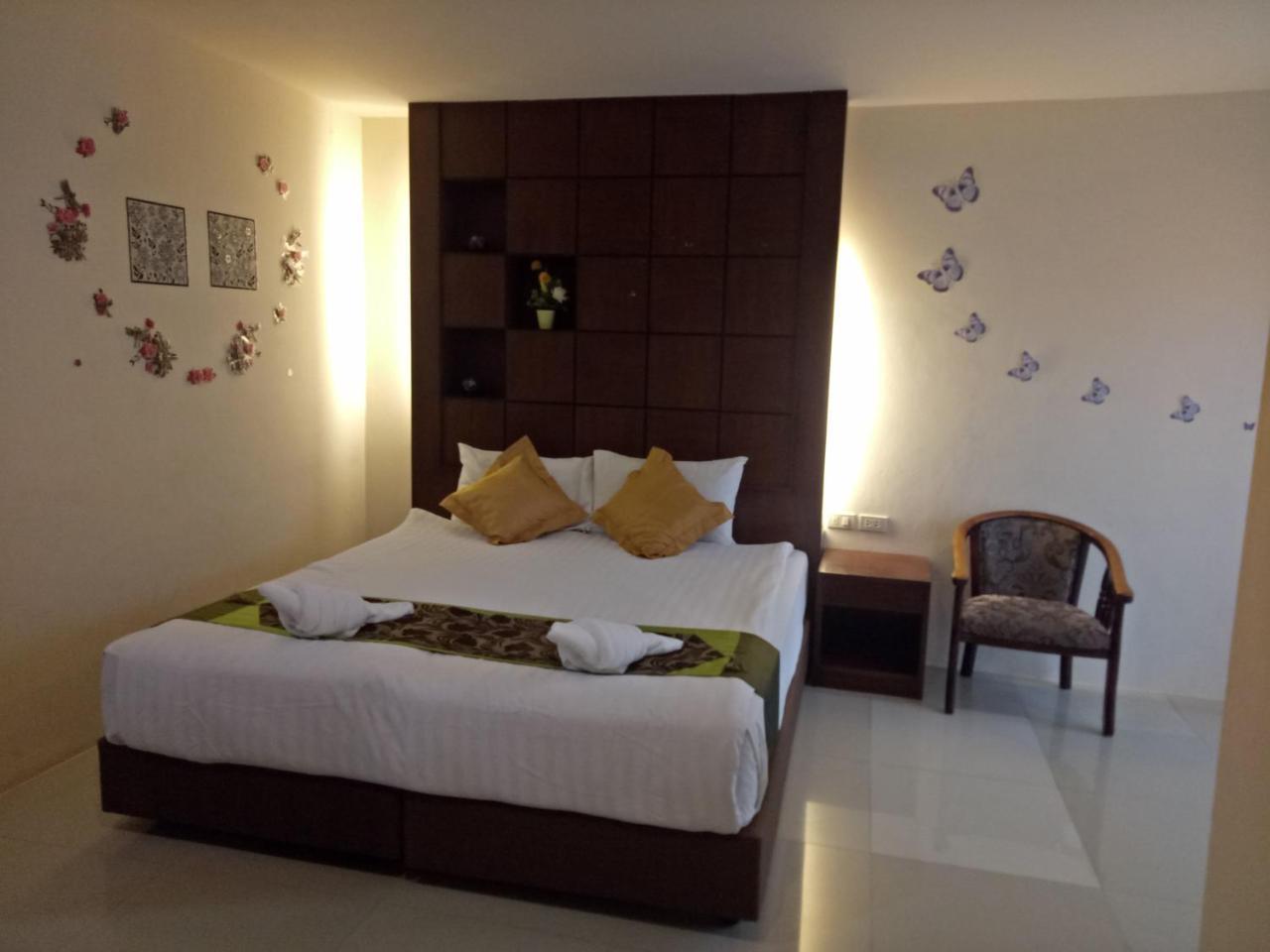 7 Sky Residency Hotel Patong Buitenkant foto