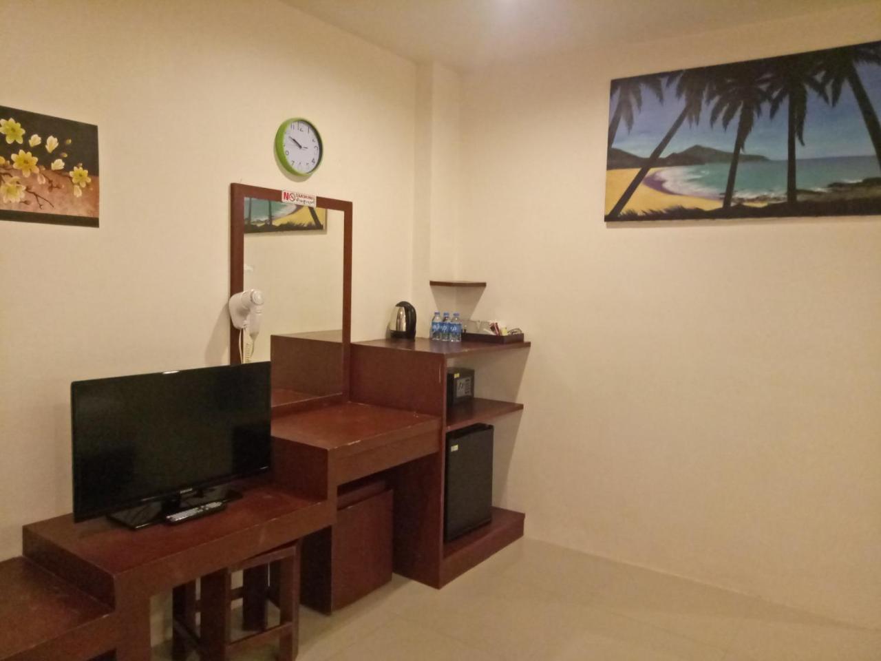 7 Sky Residency Hotel Patong Buitenkant foto