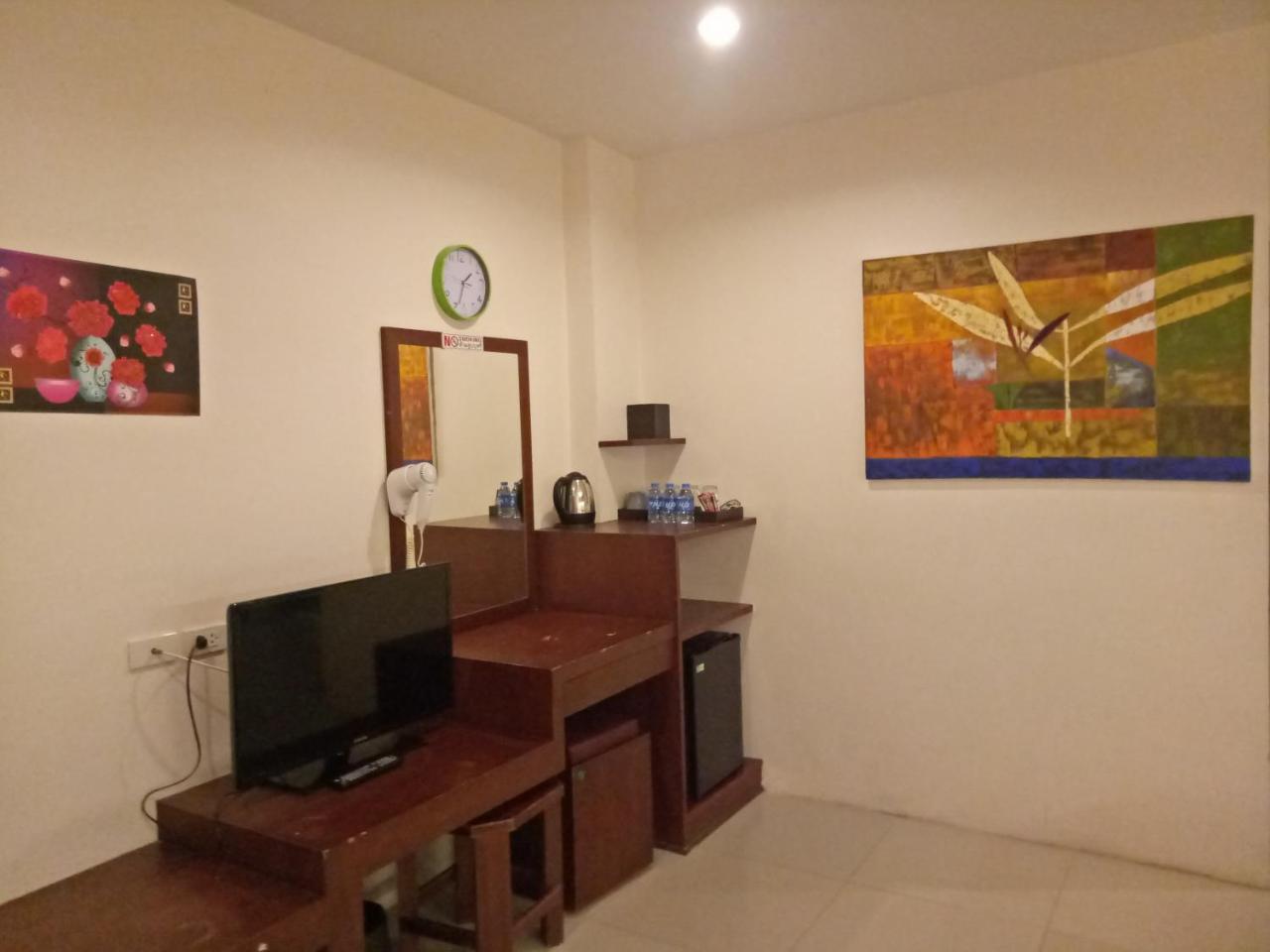 7 Sky Residency Hotel Patong Buitenkant foto