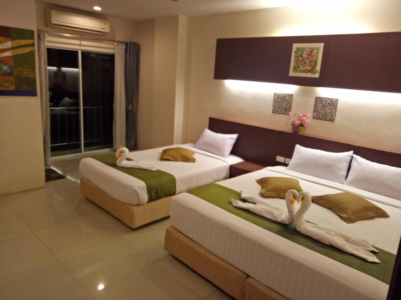 7 Sky Residency Hotel Patong Buitenkant foto